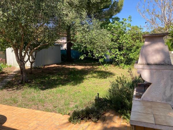 Ginestas : Agréable plain-pied entre confort, lumière et jardin arboré