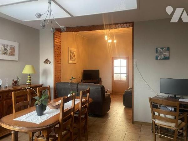 A VENDRE DANS LE NORD A BAILLEUL (59) MAISON DE VILLE AVEC UN EXTERIEUR DE 80m², ET DEPENDANCE ...