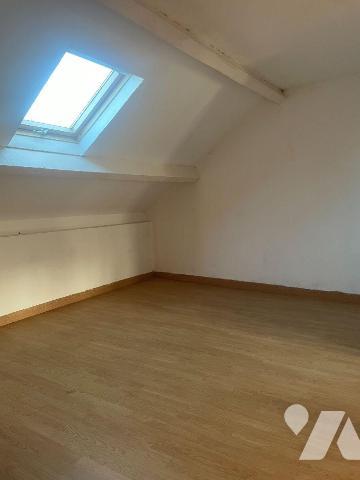 A VENDRE DANS LE NORD A BAILLEUL (59) MAISON DE VILLE AVEC UN EXTERIEUR DE 80m², ET DEPENDANCE ...