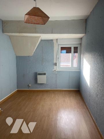A VENDRE DANS LE NORD A BAILLEUL (59) MAISON DE VILLE AVEC UN EXTERIEUR DE 80m², ET DEPENDANCE ...