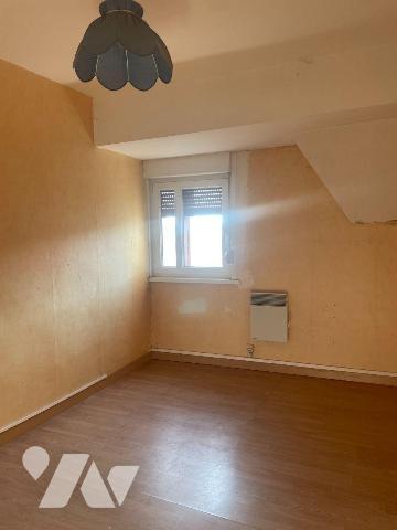 A VENDRE DANS LE NORD A BAILLEUL (59) MAISON DE VILLE AVEC UN EXTERIEUR DE 80m², ET DEPENDANCE ...