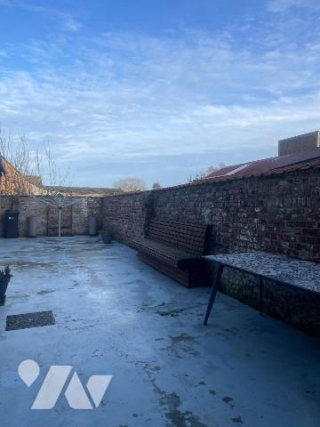 A VENDRE DANS LE NORD A BAILLEUL (59) MAISON DE VILLE AVEC UN EXTERIEUR DE 80m², ET DEPENDANCE ...