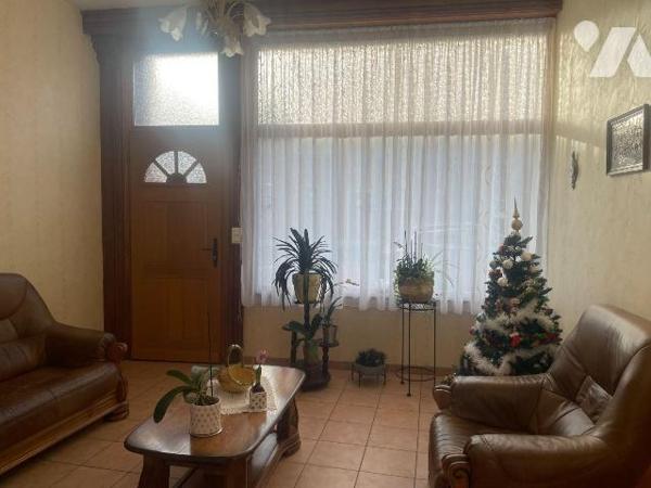 A VENDRE DANS LE NORD A BAILLEUL (59) MAISON DE VILLE AVEC UN EXTERIEUR DE 80m², ET DEPENDANCE ...