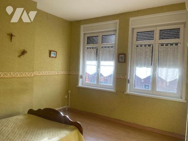 A VENDRE DANS LE NORD A BAILLEUL (59) MAISON DE VILLE AVEC UN EXTERIEUR DE 80m², ET DEPENDANCE ...