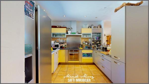 Villa au sein du golf de Barbaroux - villa plain pied de 120 m2 - 3 chambres et 2 pièces d'eau - piscine - garage et terrain de 1648 m2