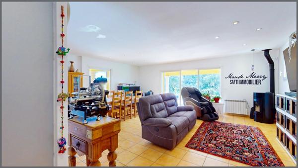 Villa au sein du golf de Barbaroux - villa plain pied de 120 m2 - 3 chambres et 2 pièces d'eau - piscine - garage et terrain de 1648 m2