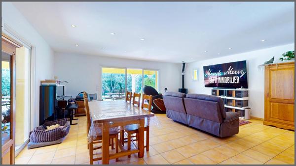 Villa au sein du golf de Barbaroux - villa plain pied de 120 m2 - 3 chambres et 2 pièces d'eau - piscine - garage et terrain de 1648 m2