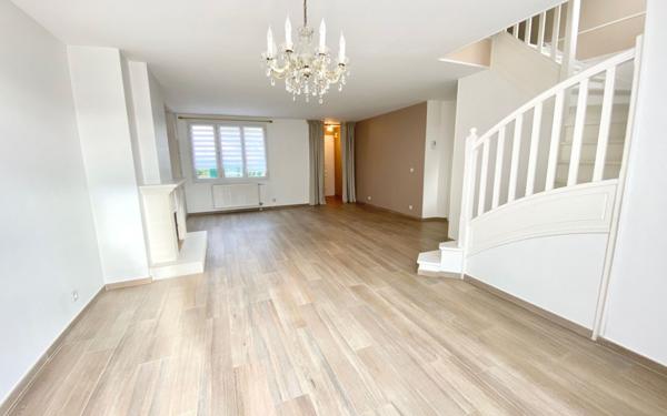 Maison à vendre    6 pièces • 145 m2 Périgny