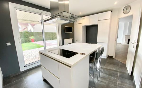 Maison à vendre    6 pièces • 145 m2 Périgny