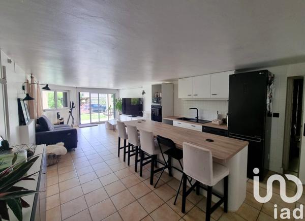 Maison traditionnelle 10 pièces de 275 m² à Maisse (91720)