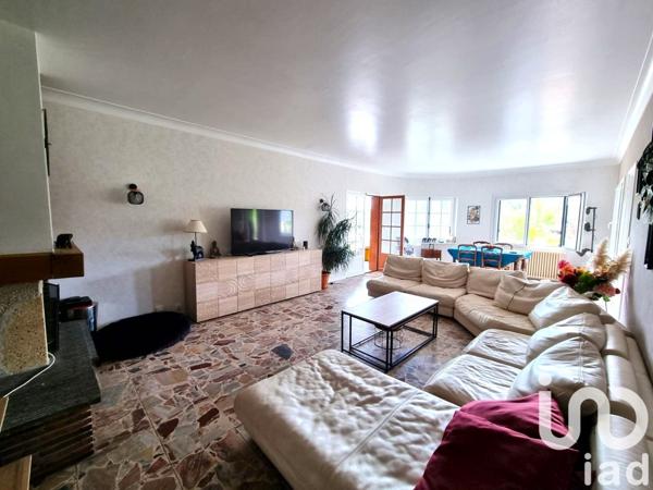 Maison traditionnelle 10 pièces de 275 m² à Maisse (91720)