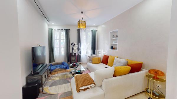 Carpentras, appartement comme une maison de ville (245 m² Carrez) entièrement rénové avec extérieurs