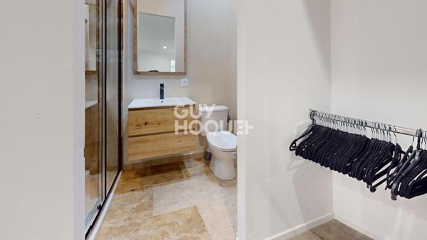 Carpentras, appartement comme une maison de ville (245 m² Carrez) entièrement rénové avec extérieurs