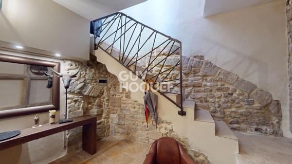 Carpentras, appartement comme une maison de ville (245 m² Carrez) entièrement rénové avec extérieurs