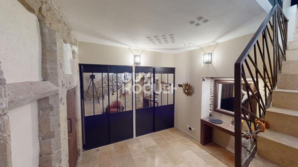 Carpentras, appartement comme une maison de ville (245 m² Carrez) entièrement rénové avec extérieurs