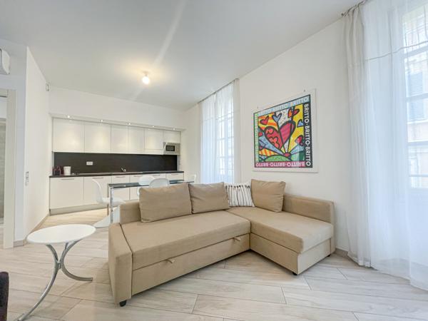 Cannes (06400) Très beau T2 au 2ème étage d'un très bel immeuble