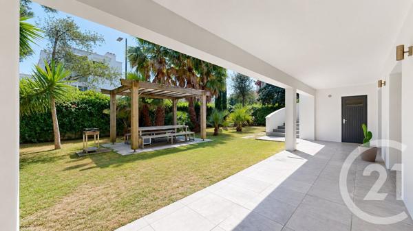 Maison à vendre  8 pièces - 210,97 m 2   ANGLET  - 64