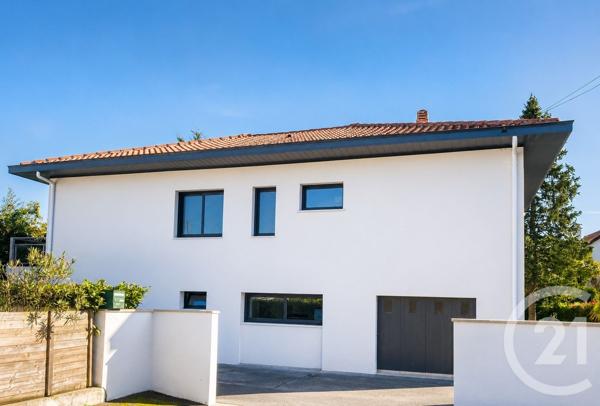 Maison à vendre  8 pièces - 210,97 m 2   ANGLET  - 64
