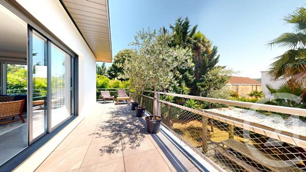 Maison à vendre  8 pièces - 210,97 m 2   ANGLET  - 64