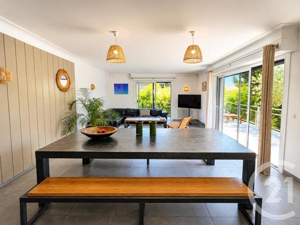 Maison à vendre  8 pièces - 210,97 m 2   ANGLET  - 64