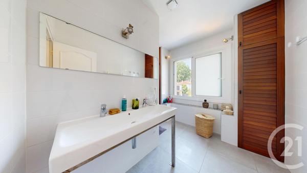 Maison à vendre  8 pièces - 210,97 m 2   ANGLET  - 64