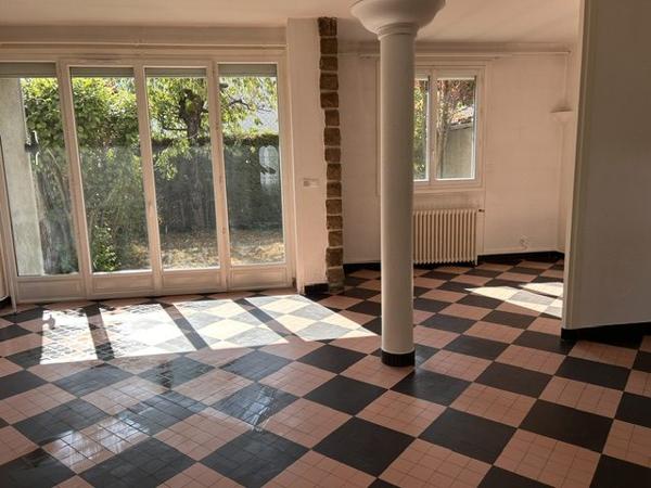 Maison année 50, 4 chambres et jardin