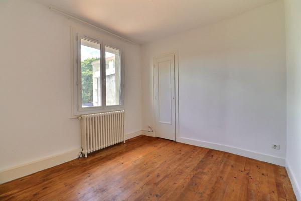 Maison année 50, 4 chambres et jardin