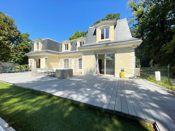 Maison à vendre à Verrières-le-Buisson ,Quartier recherché, en lisière de forêt, terrain de 2 398 m² avec piscine