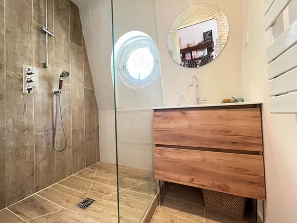 Maison à vendre à Verrières-le-Buisson ,Quartier recherché, en lisière de forêt, terrain de 2 398 m² avec piscine