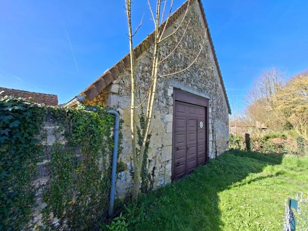 Maison en pierre brute à rénover, fond impasse, au calme Nord Sarthe proche Mamers, à 20min d'Alençon, accès rapide péage accès LE MANS  35 min