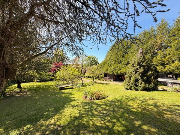 SAINTE GENEVIEVE PROCHE MAISON 5 PIECES SEJOUR DOUBLE CUISINE CHAMBRES SALLE D'EAU SOUS-SOL TOTAL JARDIN 2570M²