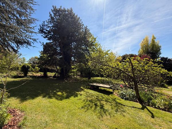 SAINTE GENEVIEVE PROCHE MAISON 5 PIECES SEJOUR DOUBLE CUISINE CHAMBRES SALLE D'EAU SOUS-SOL TOTAL JARDIN 2570M²