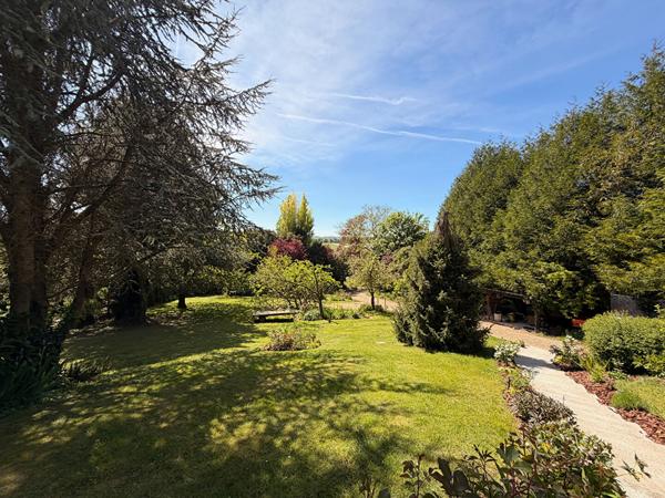 SAINTE GENEVIEVE PROCHE MAISON 5 PIECES SEJOUR DOUBLE CUISINE CHAMBRES SALLE D'EAU SOUS-SOL TOTAL JARDIN 2570M²