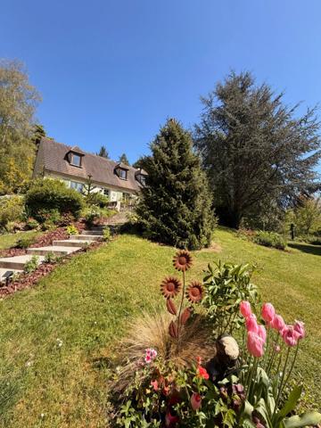 SAINTE GENEVIEVE PROCHE MAISON 5 PIECES SEJOUR DOUBLE CUISINE CHAMBRES SALLE D'EAU SOUS-SOL TOTAL JARDIN 2570M²