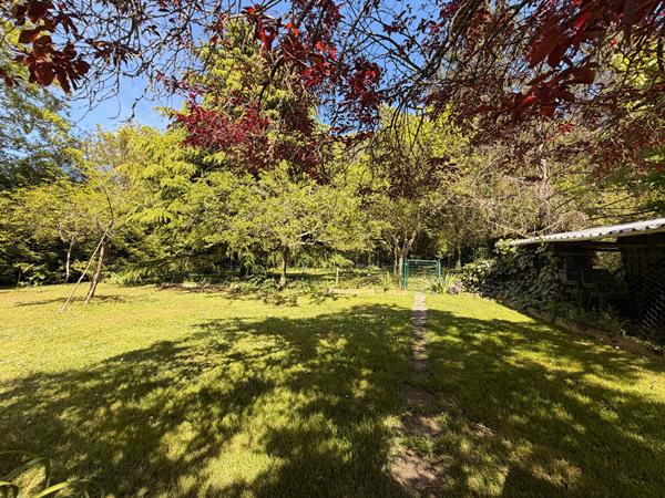 SAINTE GENEVIEVE PROCHE MAISON 5 PIECES SEJOUR DOUBLE CUISINE CHAMBRES SALLE D'EAU SOUS-SOL TOTAL JARDIN 2570M²