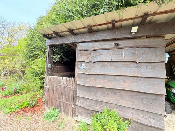 SAINTE GENEVIEVE PROCHE MAISON 5 PIECES SEJOUR DOUBLE CUISINE CHAMBRES SALLE D'EAU SOUS-SOL TOTAL JARDIN 2570M²