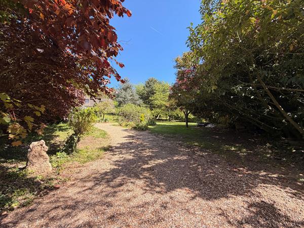 SAINTE GENEVIEVE PROCHE MAISON 5 PIECES SEJOUR DOUBLE CUISINE CHAMBRES SALLE D'EAU SOUS-SOL TOTAL JARDIN 2570M²