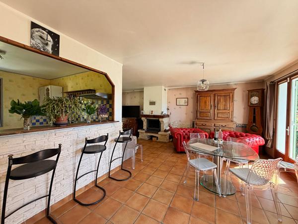 SAINTE GENEVIEVE PROCHE MAISON 5 PIECES SEJOUR DOUBLE CUISINE CHAMBRES SALLE D'EAU SOUS-SOL TOTAL JARDIN 2570M²
