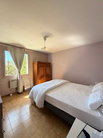 SAINTE GENEVIEVE PROCHE MAISON 5 PIECES SEJOUR DOUBLE CUISINE CHAMBRES SALLE D'EAU SOUS-SOL TOTAL JARDIN 2570M²