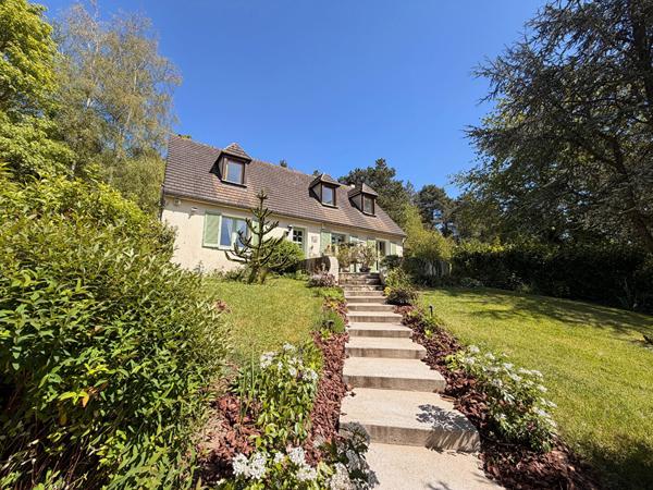 SAINTE GENEVIEVE PROCHE MAISON 5 PIECES SEJOUR DOUBLE CUISINE CHAMBRES SALLE D'EAU SOUS-SOL TOTAL JARDIN 2570M²