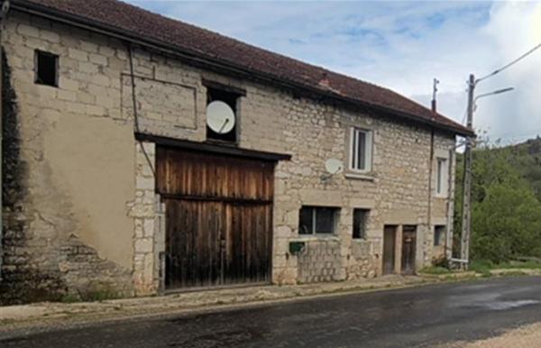 Bolozon (01450) MAISON DE VILLAGE