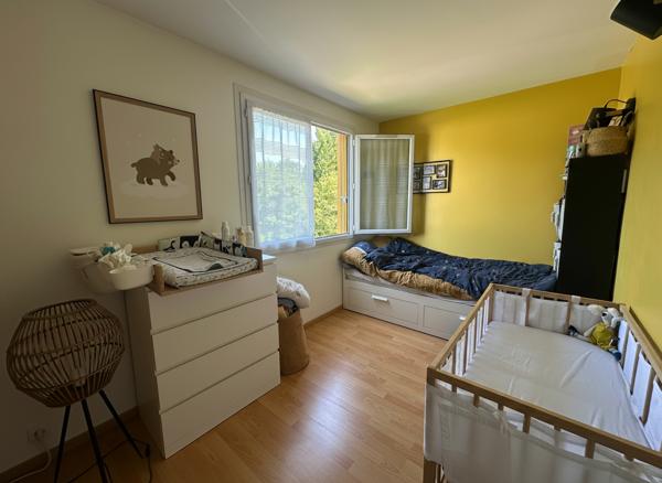 Appartement 3 pièces très lumineux proche RER , Bièvres, DPE D, PARFAIT ÉTAT .