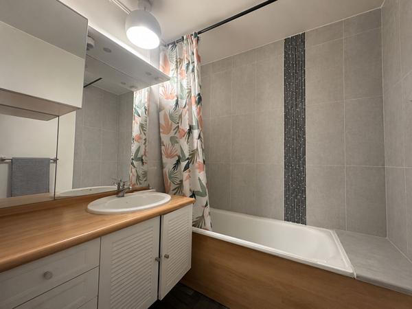 Appartement 3 pièces très lumineux proche RER , Bièvres, DPE D, PARFAIT ÉTAT .