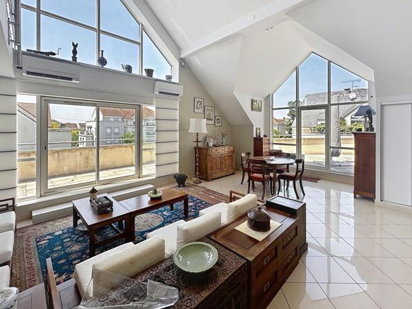 Appartement de 120 m2 (102m2 carrez) avec grande terrasse et balcon