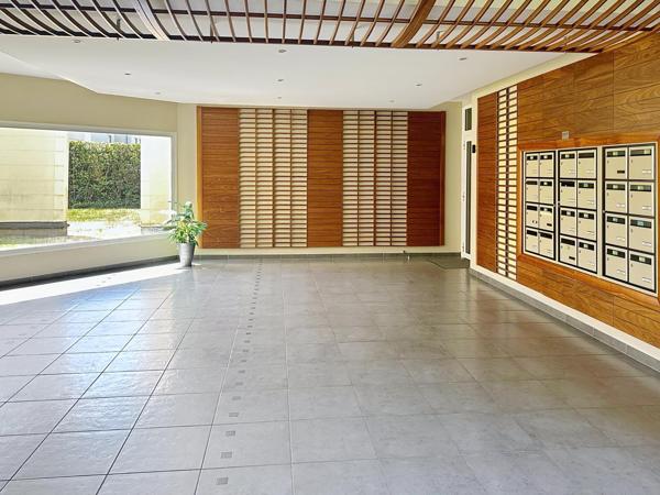 Appartement de 120 m2 (102m2 carrez) avec grande terrasse et balcon