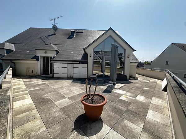 Appartement de 120 m2 (102m2 carrez) avec grande terrasse et balcon