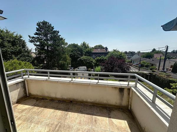 Appartement de 120 m2 (102m2 carrez) avec grande terrasse et balcon