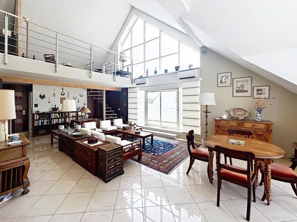 Appartement de 120 m2 (102m2 carrez) avec grande terrasse et balcon