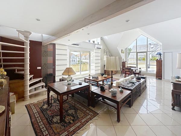 Appartement de 120 m2 (102m2 carrez) avec grande terrasse et balcon