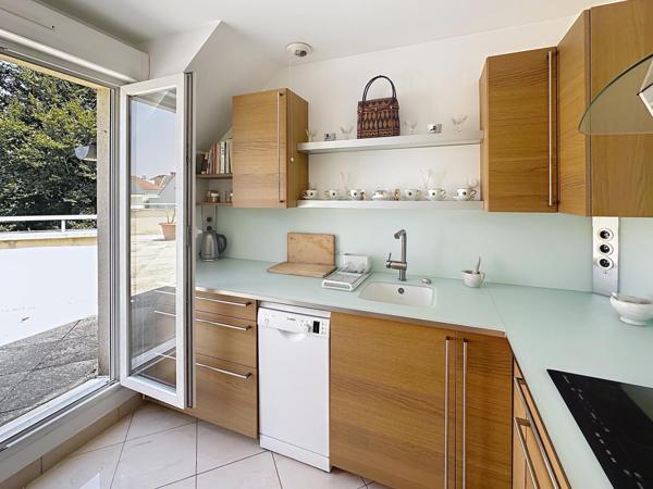 Appartement de 120 m2 (102m2 carrez) avec grande terrasse et balcon